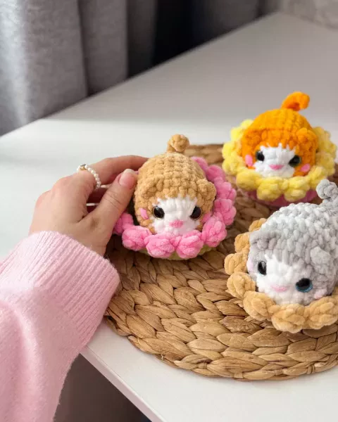 Котики в корзинке
